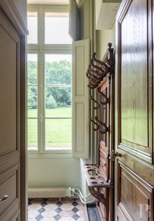 À Milon-la-Chapelle, dans la vallée de Chevreuse, un château du 18e siècle et son parc de 4 hectares - photo  n°5